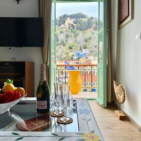 “athenas” Neoclassic Harbour View Appartement Symi