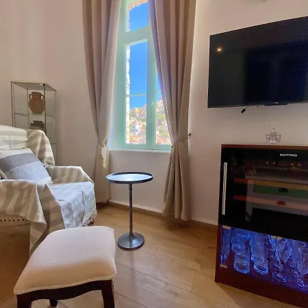 “athenas” Neoclassic Harbour View Appartement