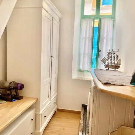 “athenas” Neoclassic Harbour View