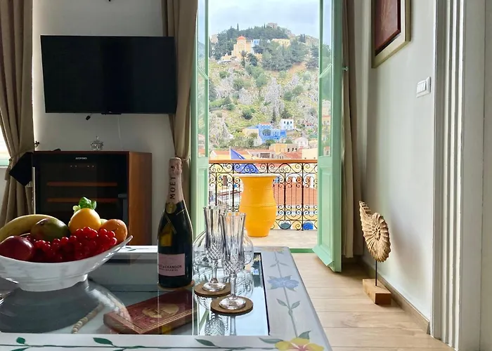 “athenas” Neoclassic Harbour View Appartamento Sými