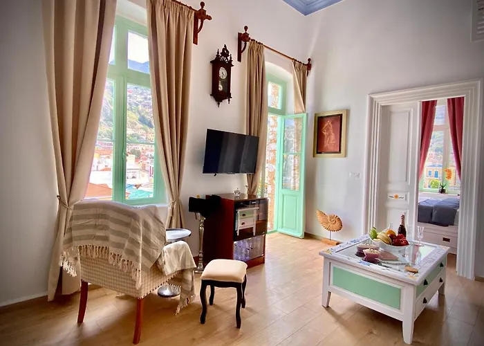 “athenas” Neoclassic Harbour View Sými