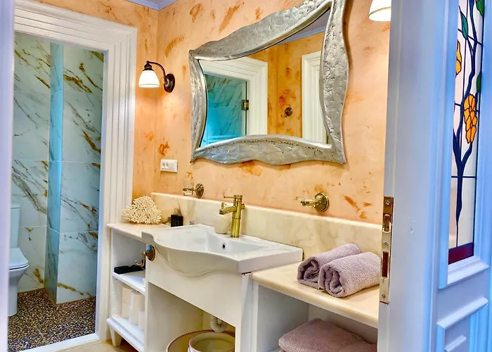 “athenas” Neoclassic Harbour View Sými