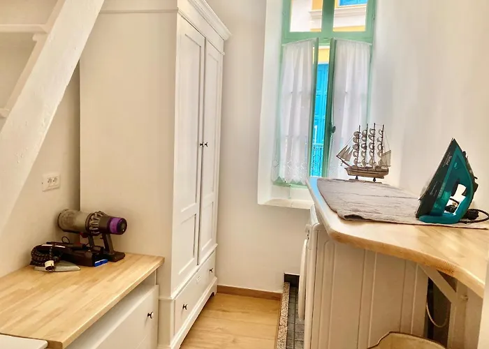 “athenas” Neoclassic Harbour View