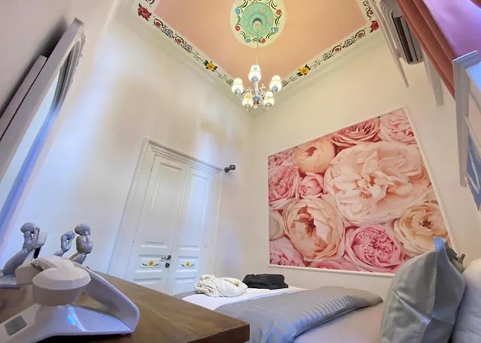 “athenas” Neoclassic Harbour View